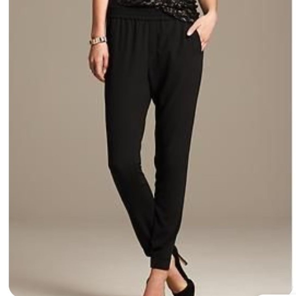 Banana Republic Pull on Drapey Jogger Pants